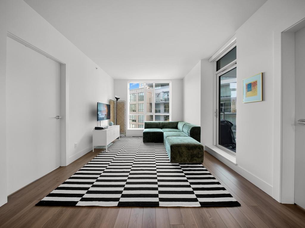 Listing Image for R3090696