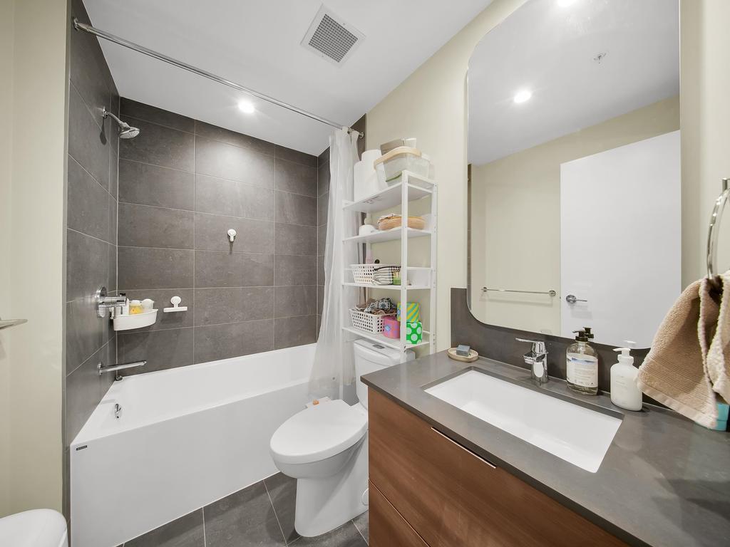 Listing Image for R3090696