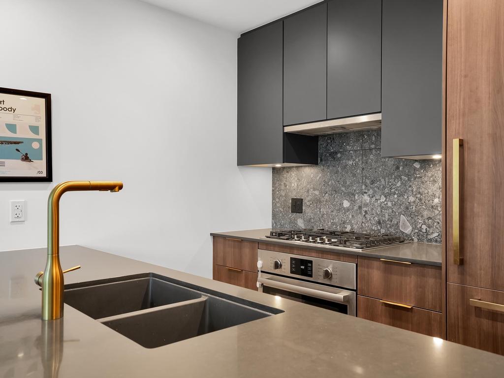 Listing Image for R3090696