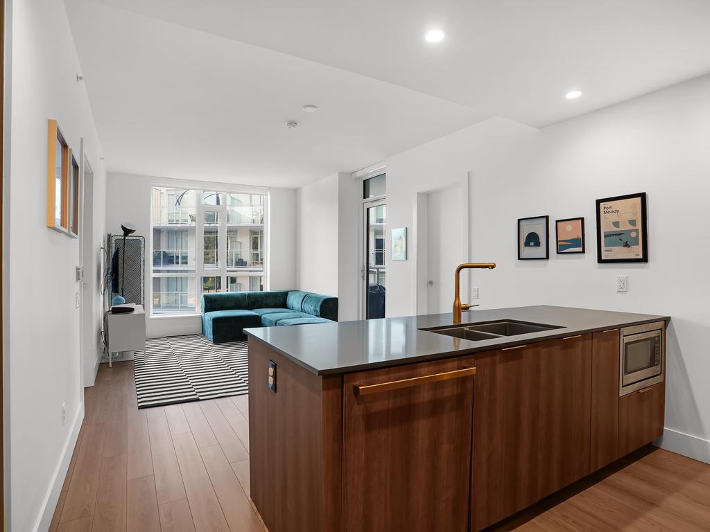 Listing Image for R3090696