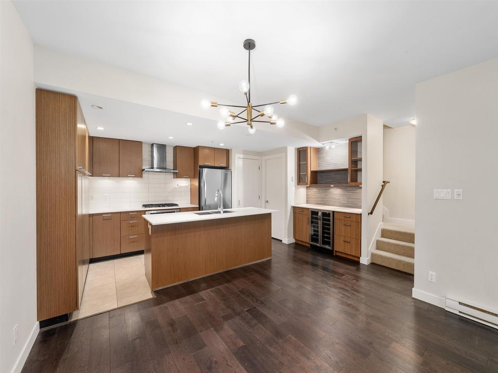 Listing Image for R3090711