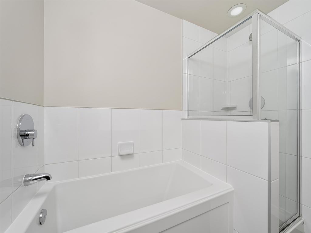 Listing Image for R3090711