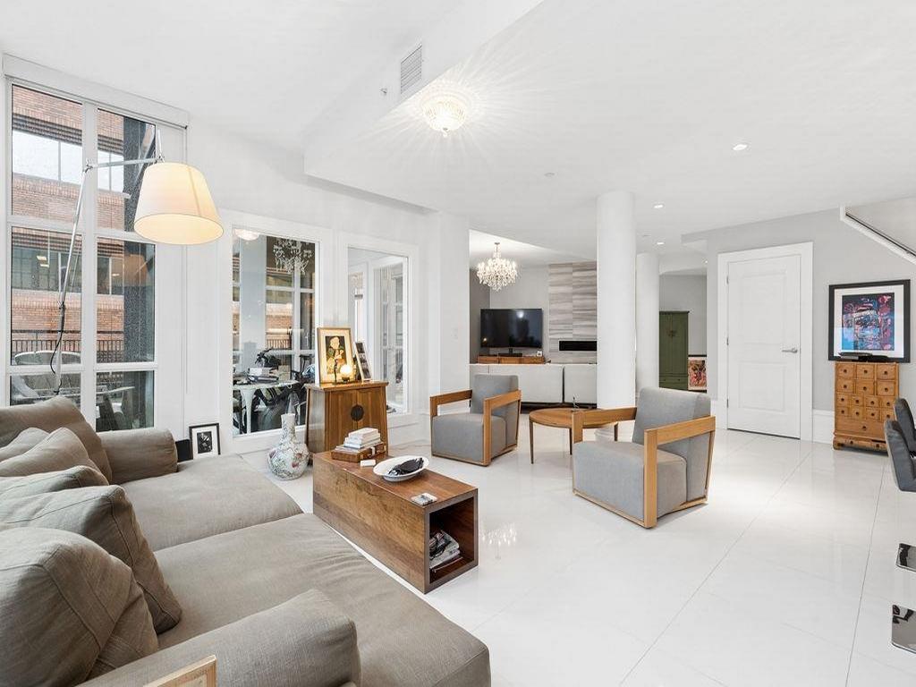 Listing Image for R3090722