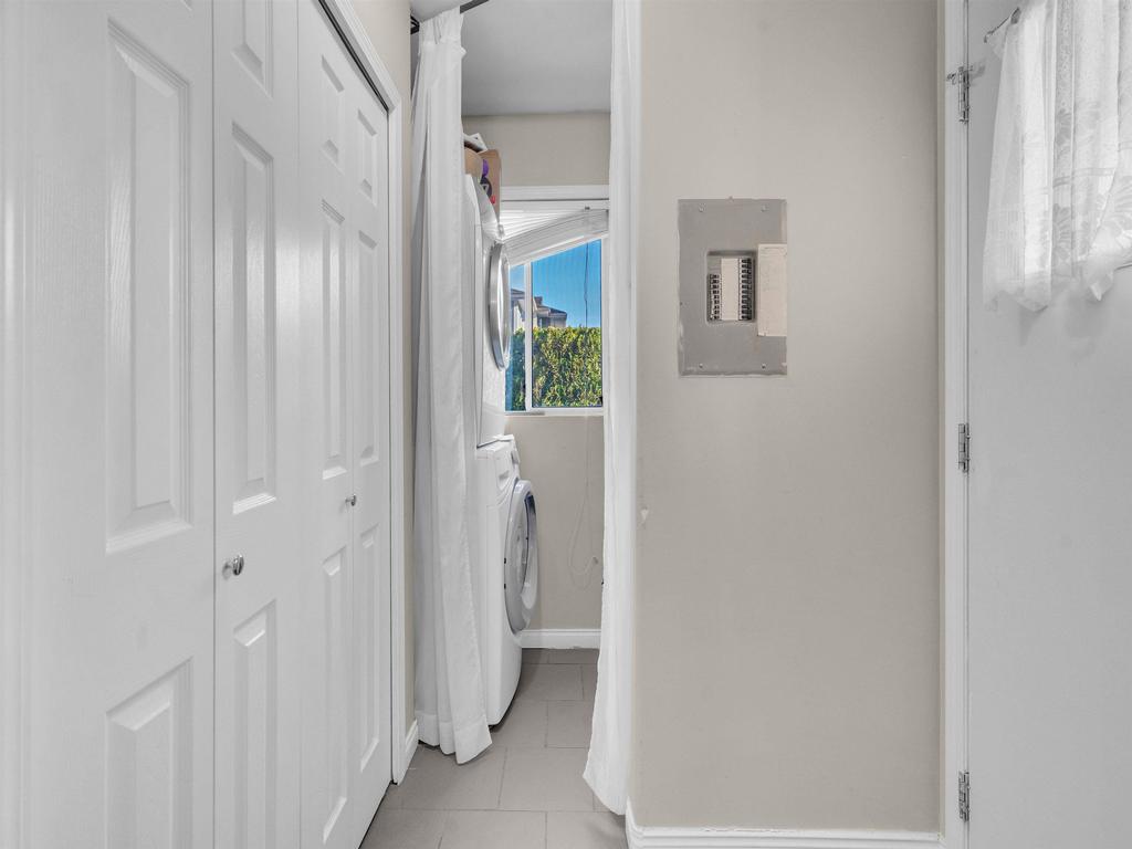 Listing Image for R3090754