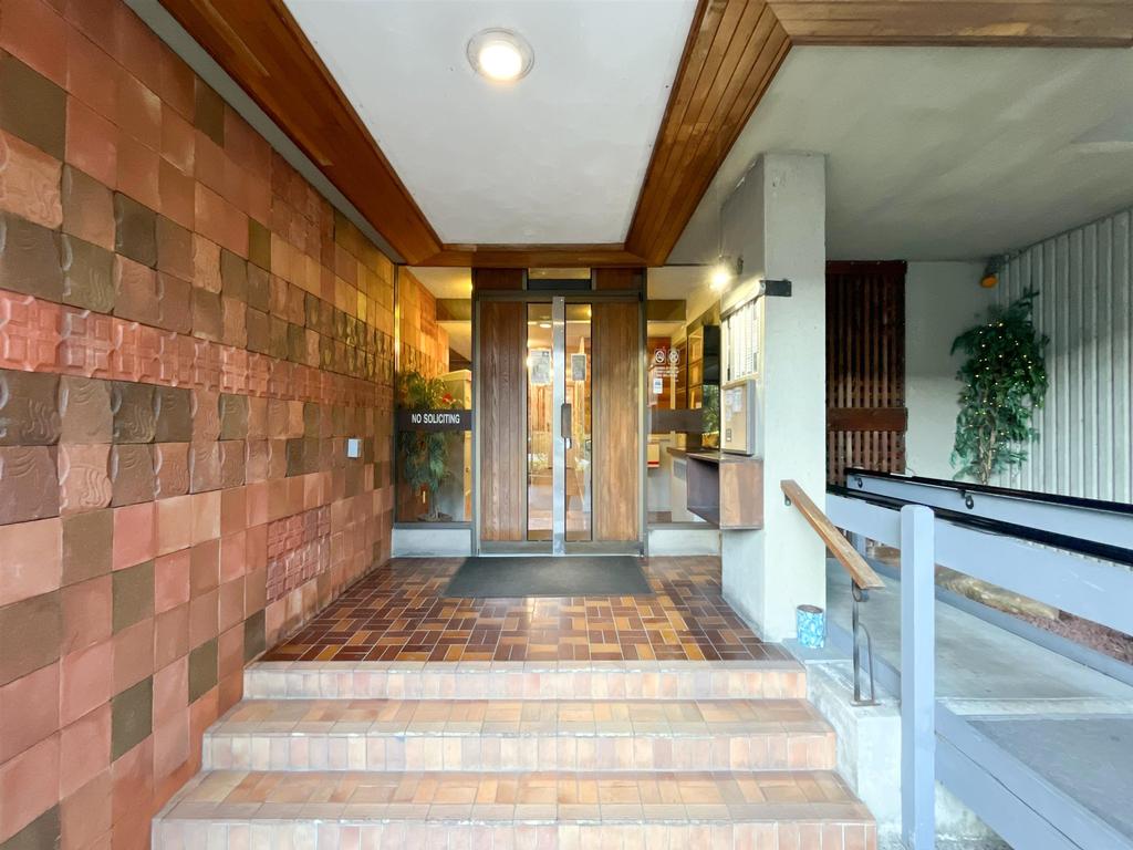 Listing Image for R3090762