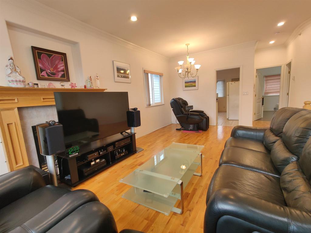 Listing Image for R3090779