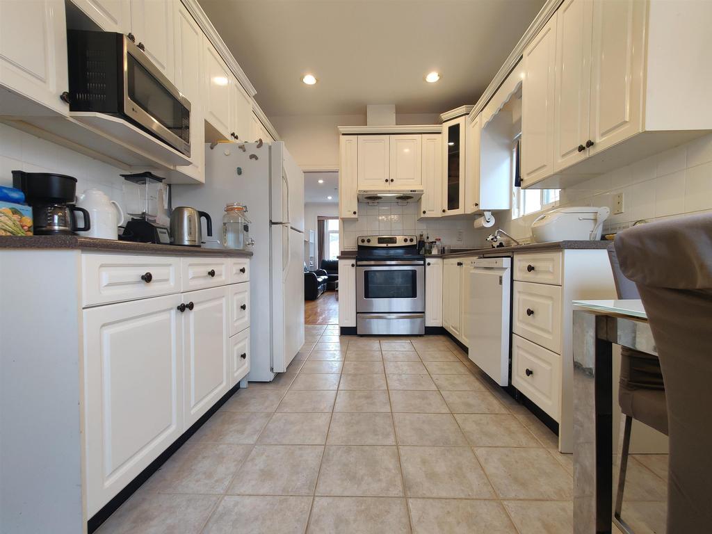 Listing Image for R3090779
