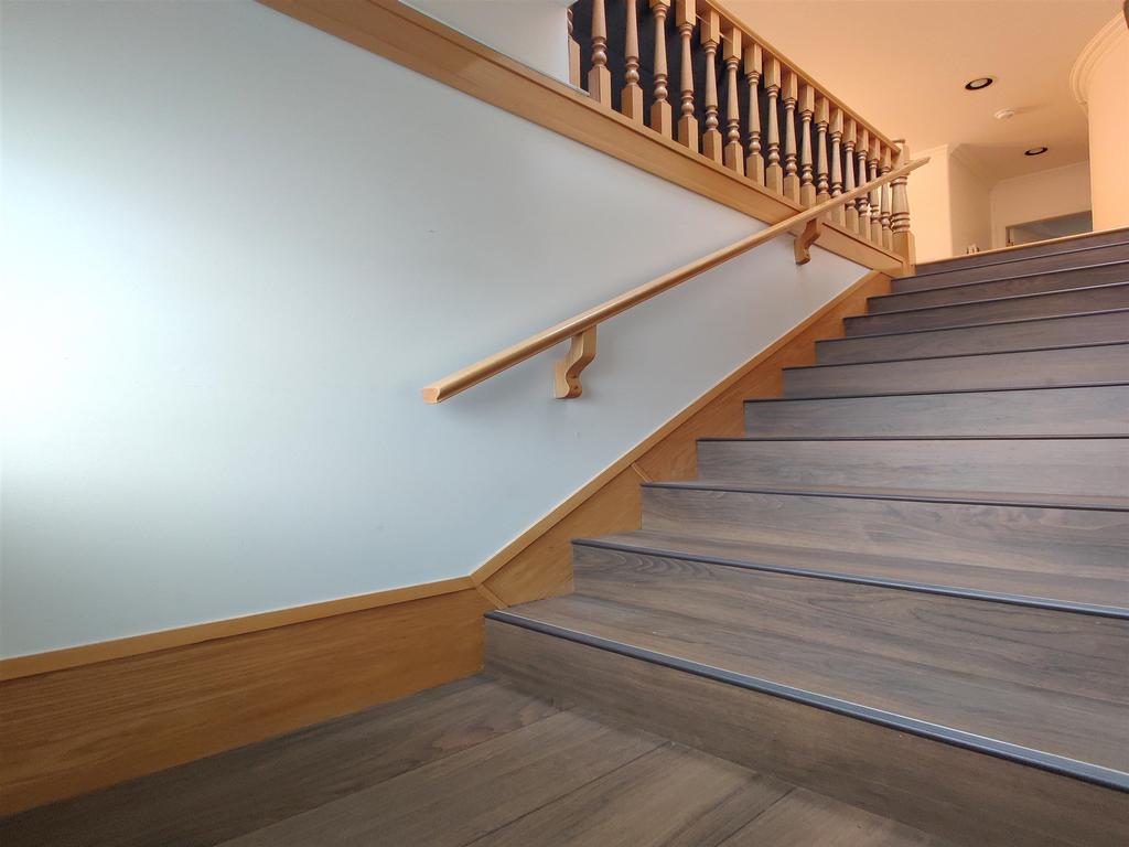 Listing Image for R3090779