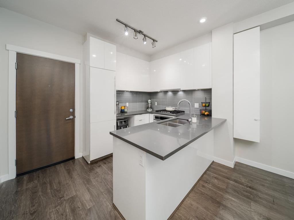 Listing Image for R3090789