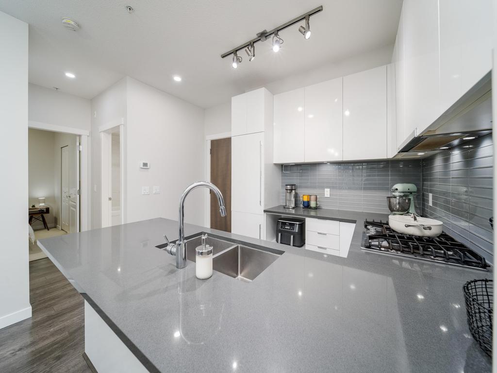 Listing Image for R3090789