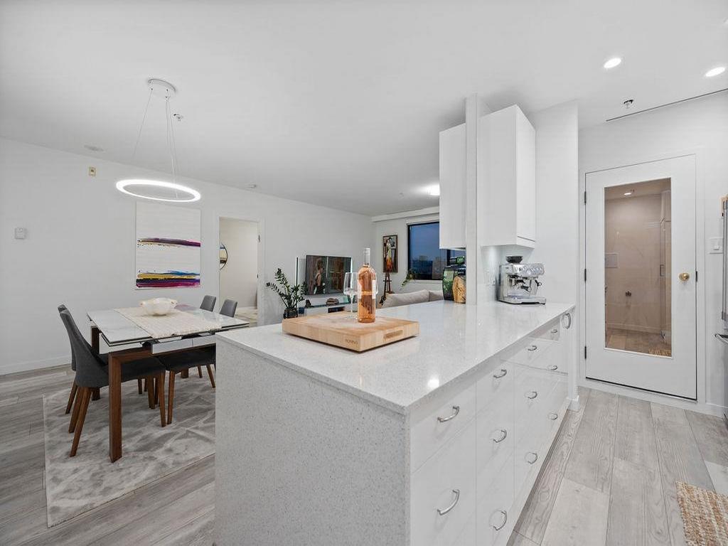 Listing Image for R3090796