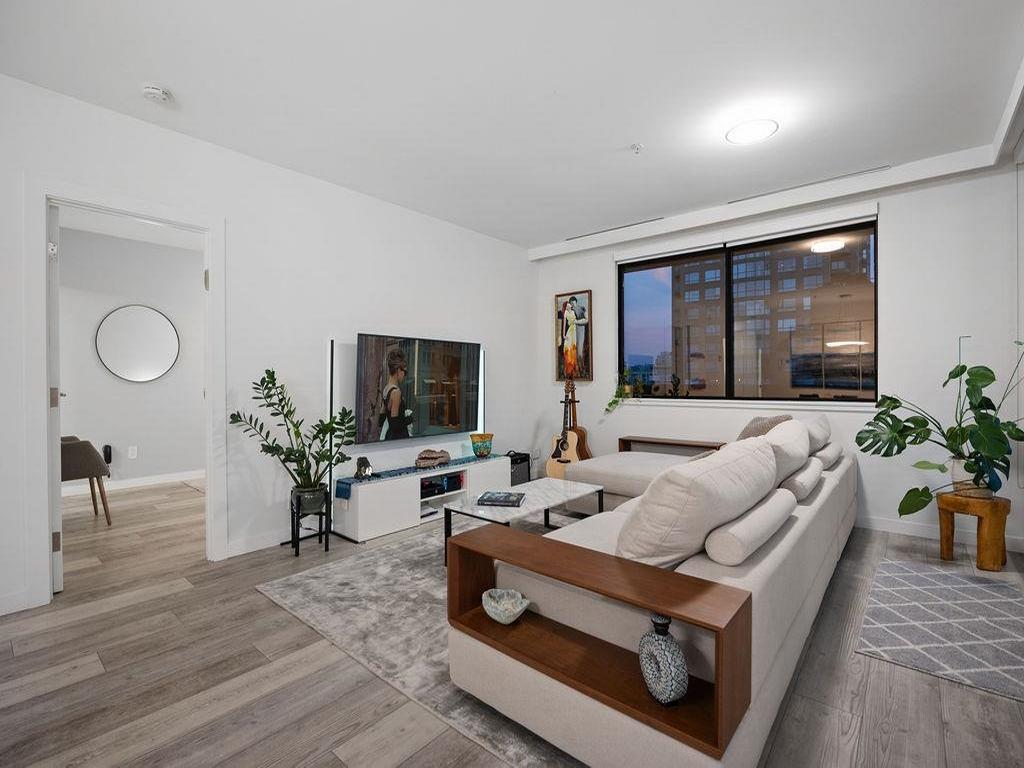 Listing Image for R3090796