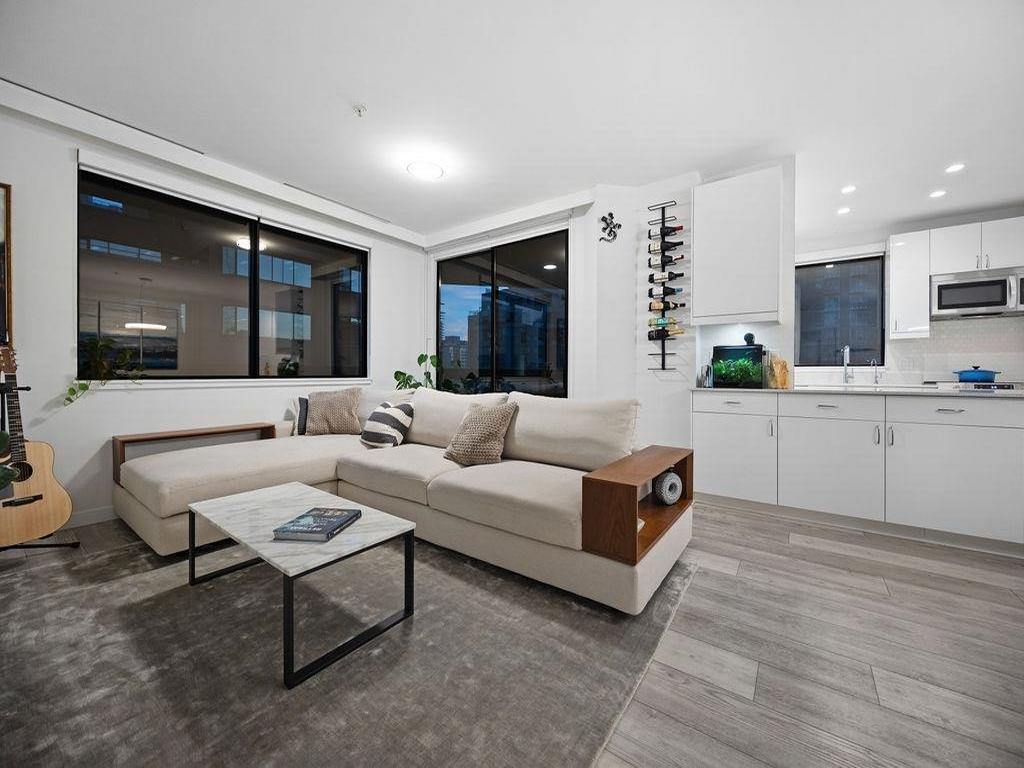 Listing Image for R3090796