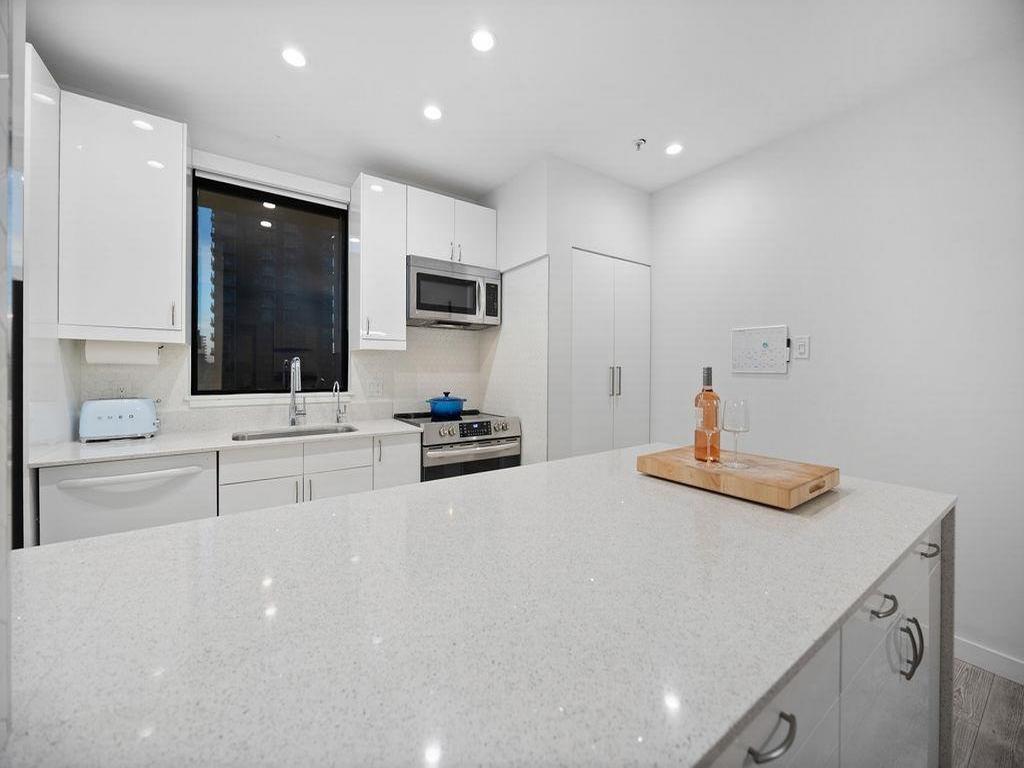 Listing Image for R3090796