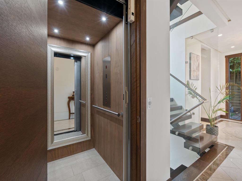 Listing Image for R3090803