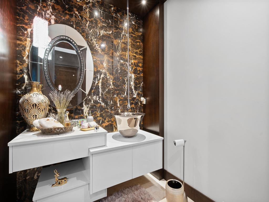 Listing Image for R3090803