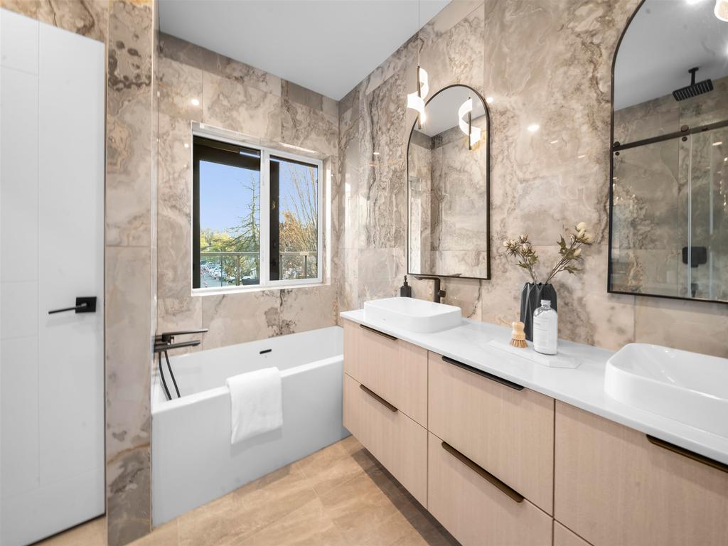 Listing Image for R3090816