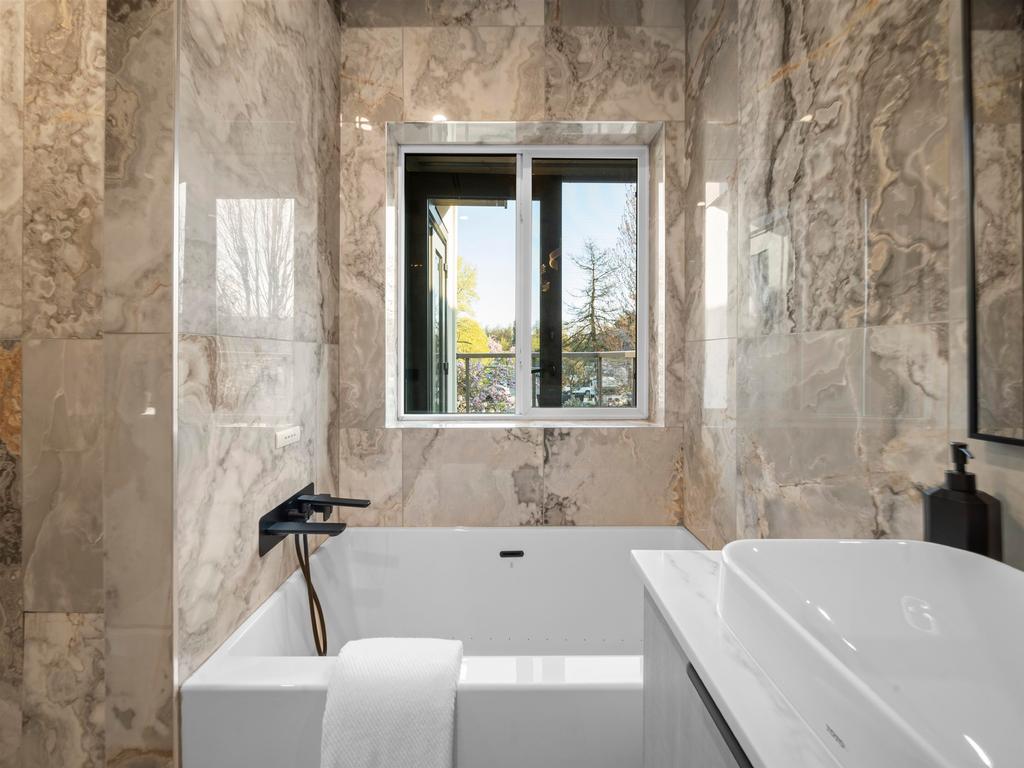 Listing Image for R3090816