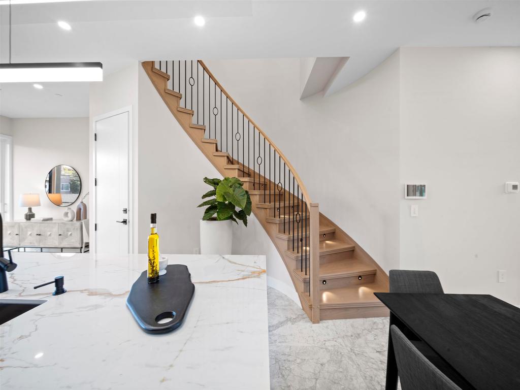 Listing Image for R3090816