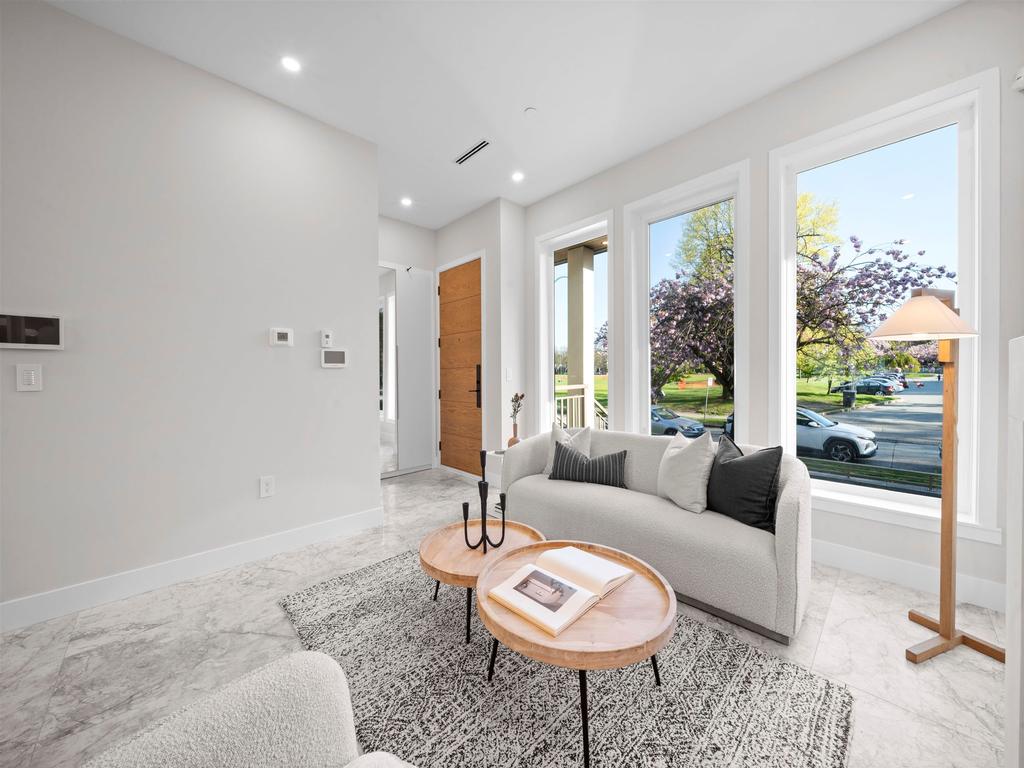 Listing Image for R3090816