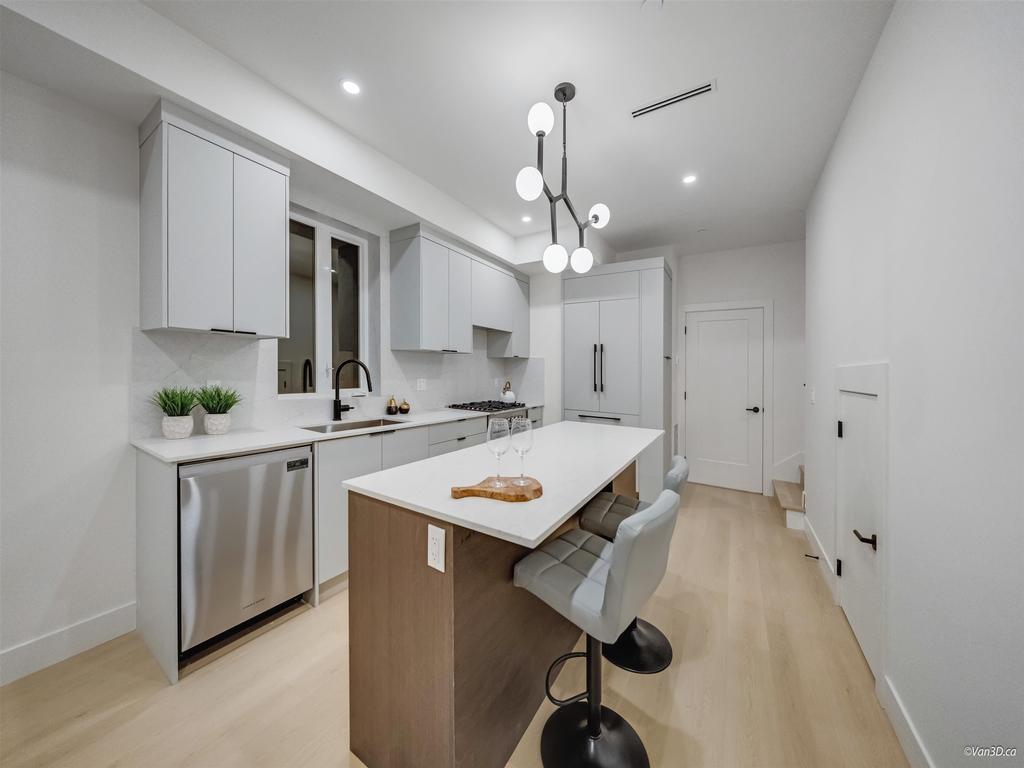 Listing Image for R3090933