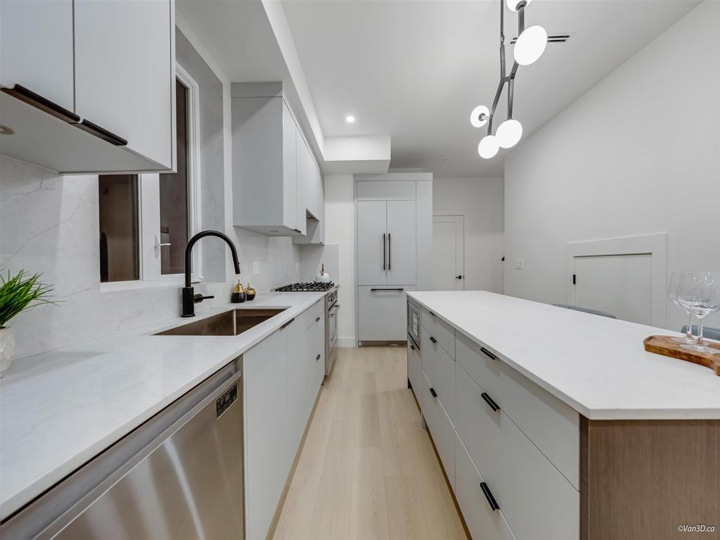 Listing Image for R3090933