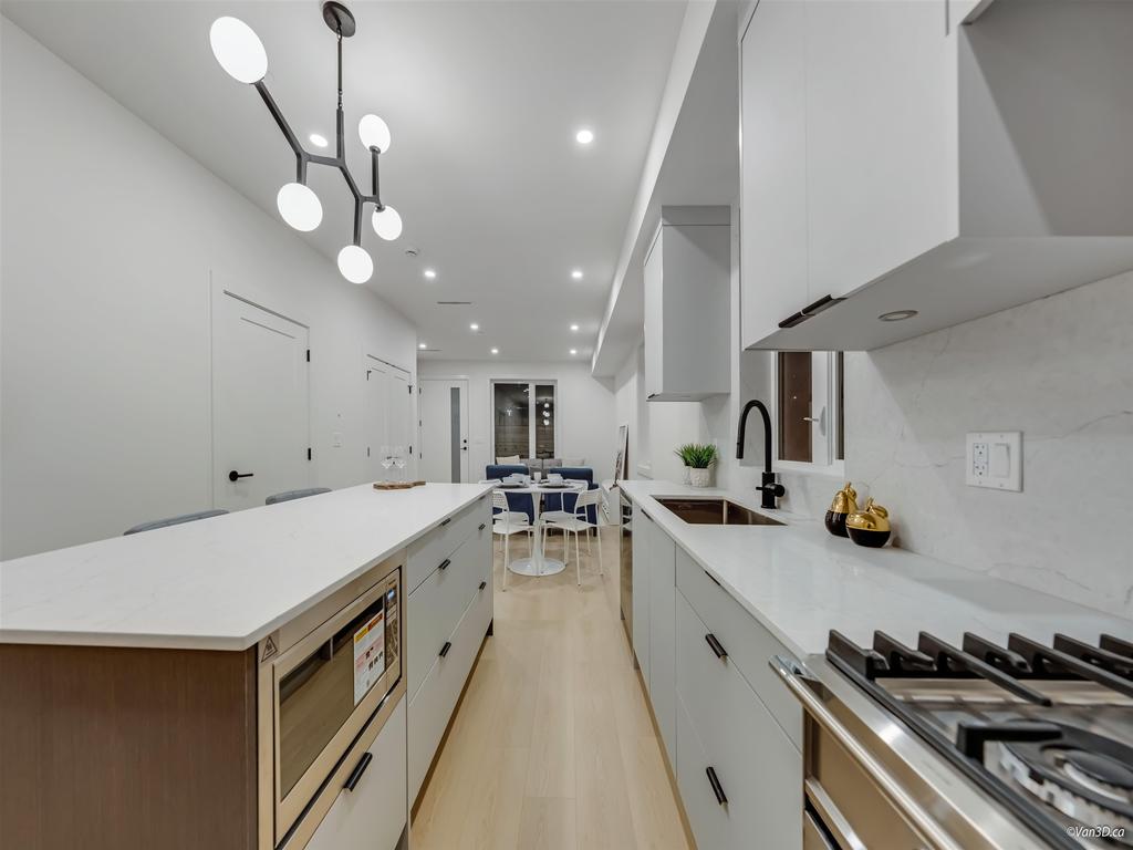 Listing Image for R3090933