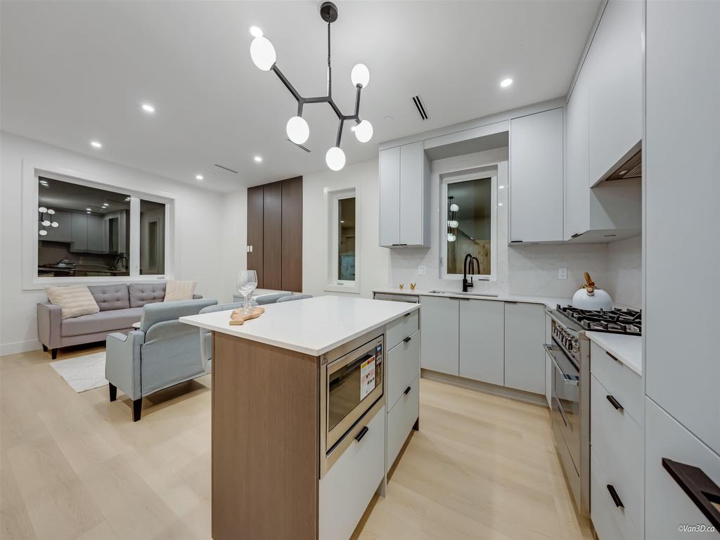 Listing Image for R3090946