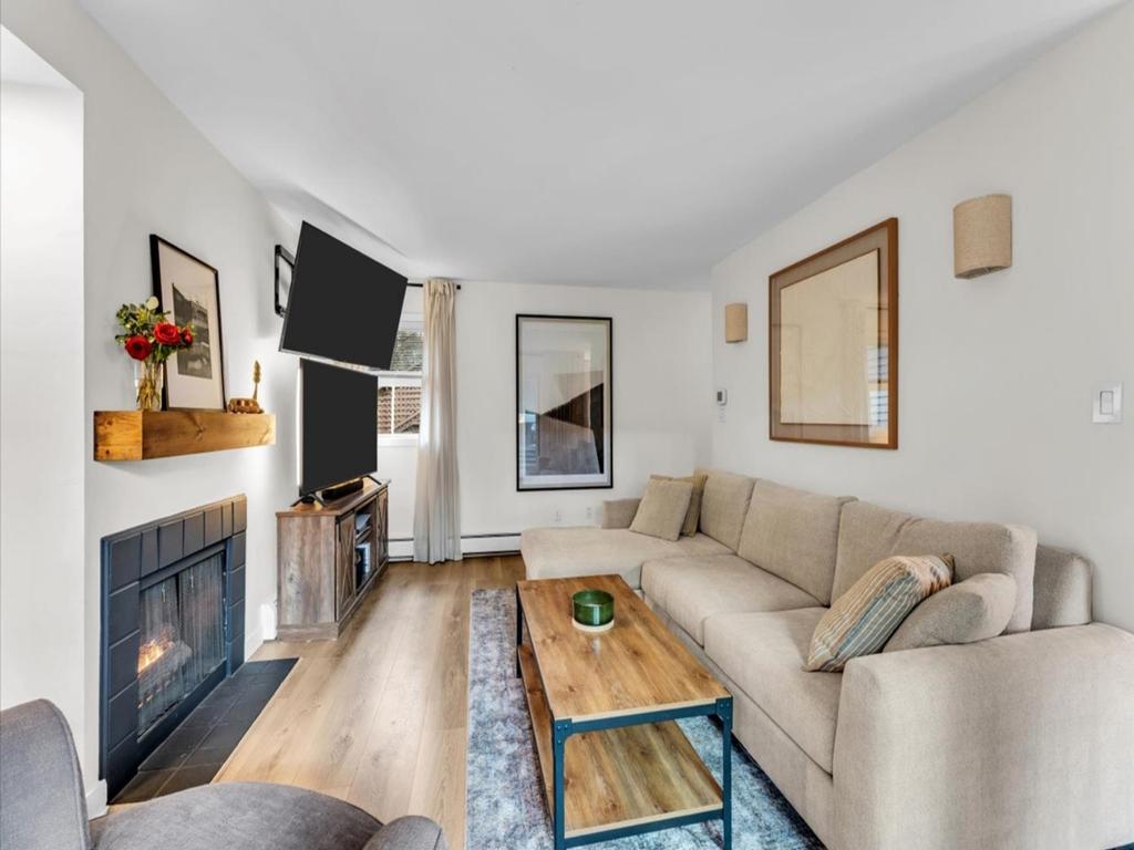 Listing Image for R3092963