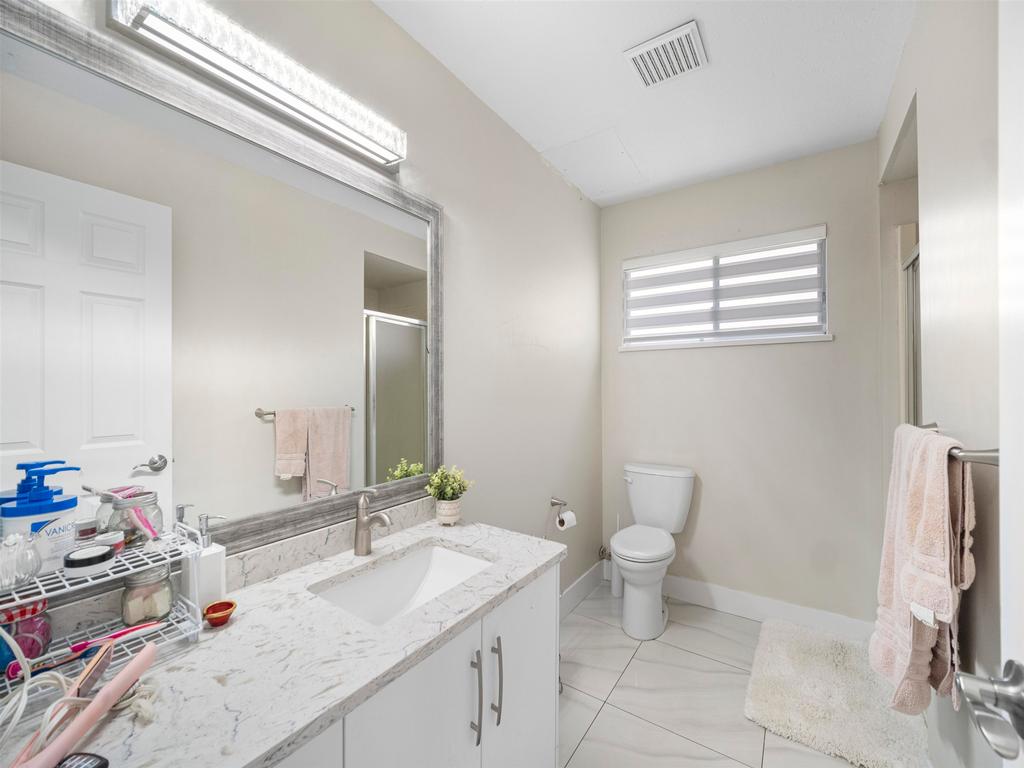 Listing Image for R3096020