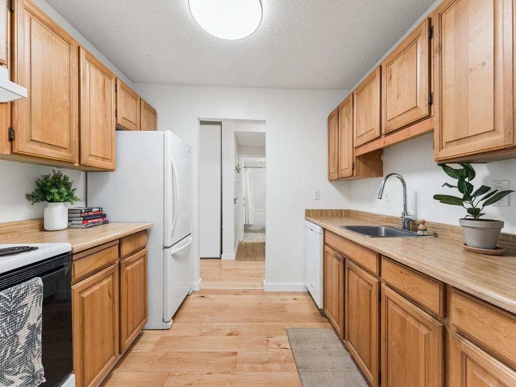 Listing Image for R3096216