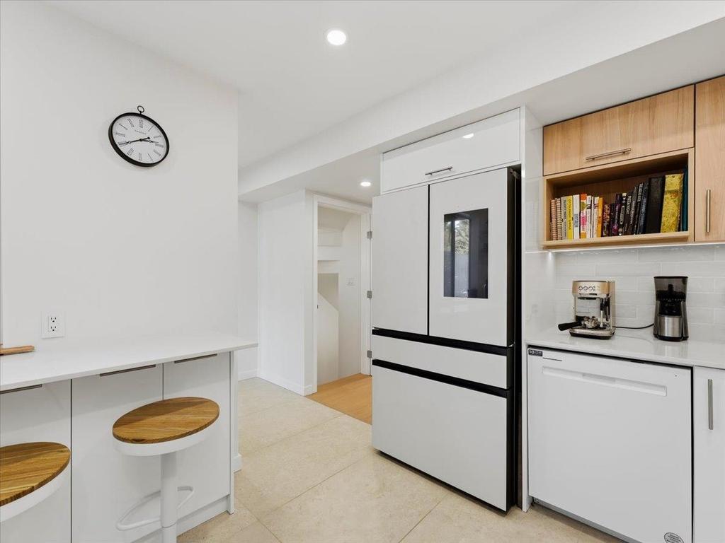 Listing Image for R3096481