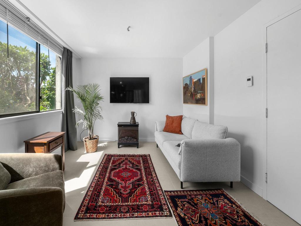 Listing Image for R3096602