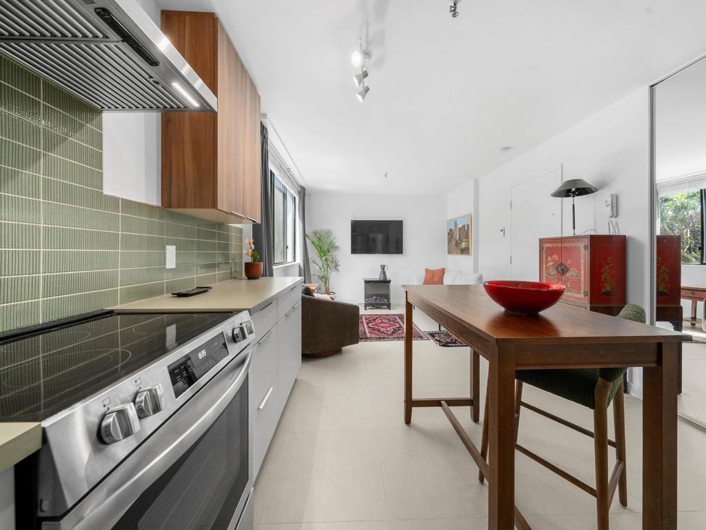 Listing Image for R3096602