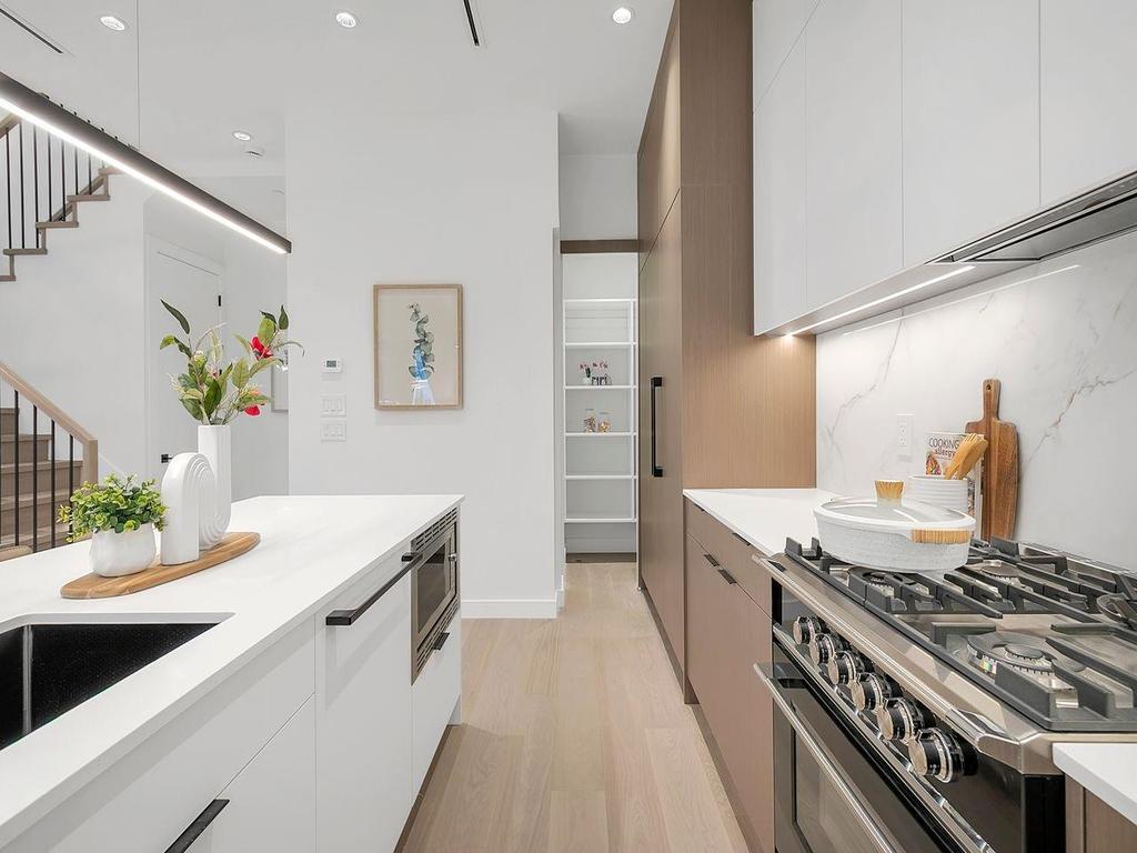 Listing Image for R3096836