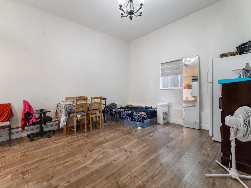 Listing Image for R3097006