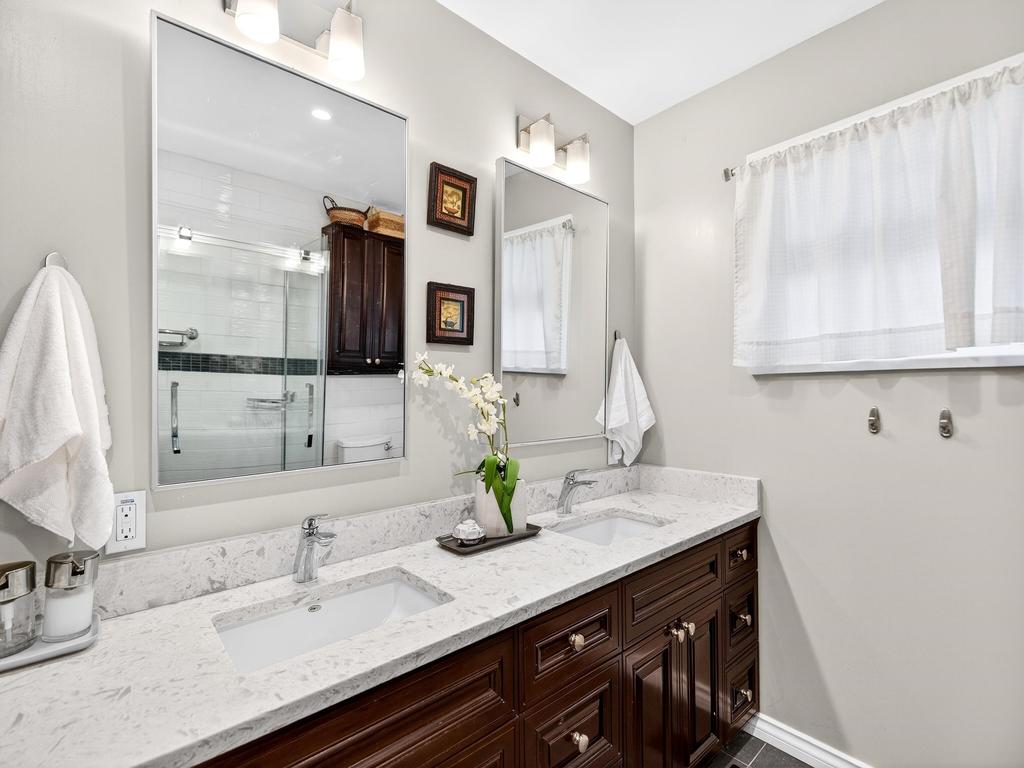 Listing Image for R3097083