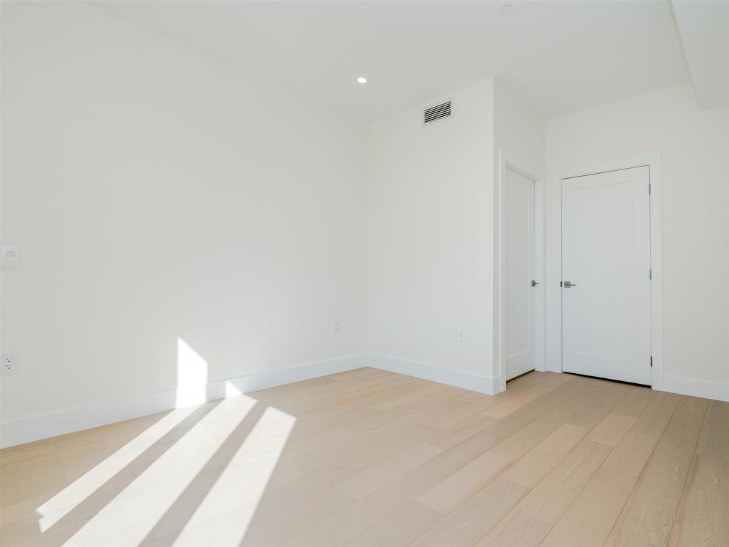 Listing Image for R3097376