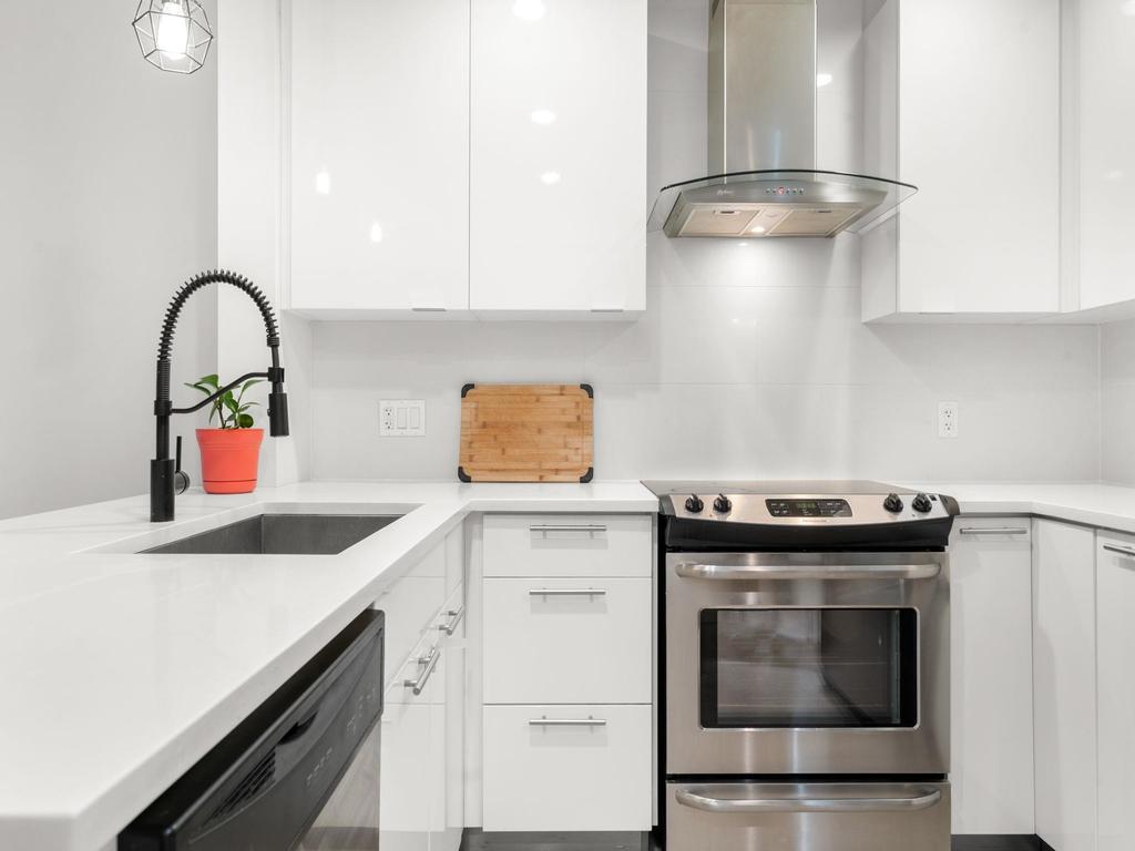 Listing Image for R3097402