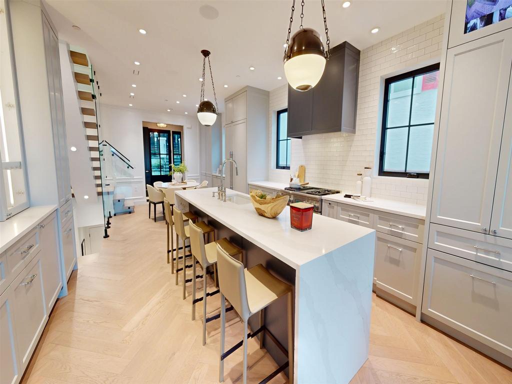 Listing Image for R3097618