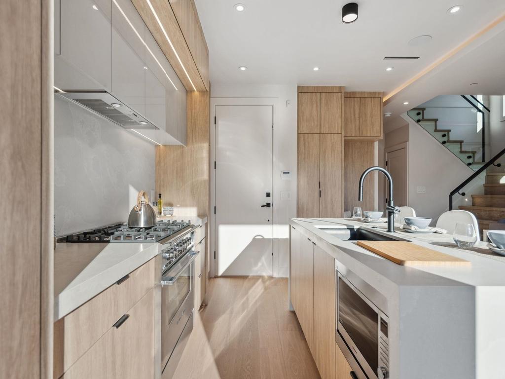 Listing Image for R3098335