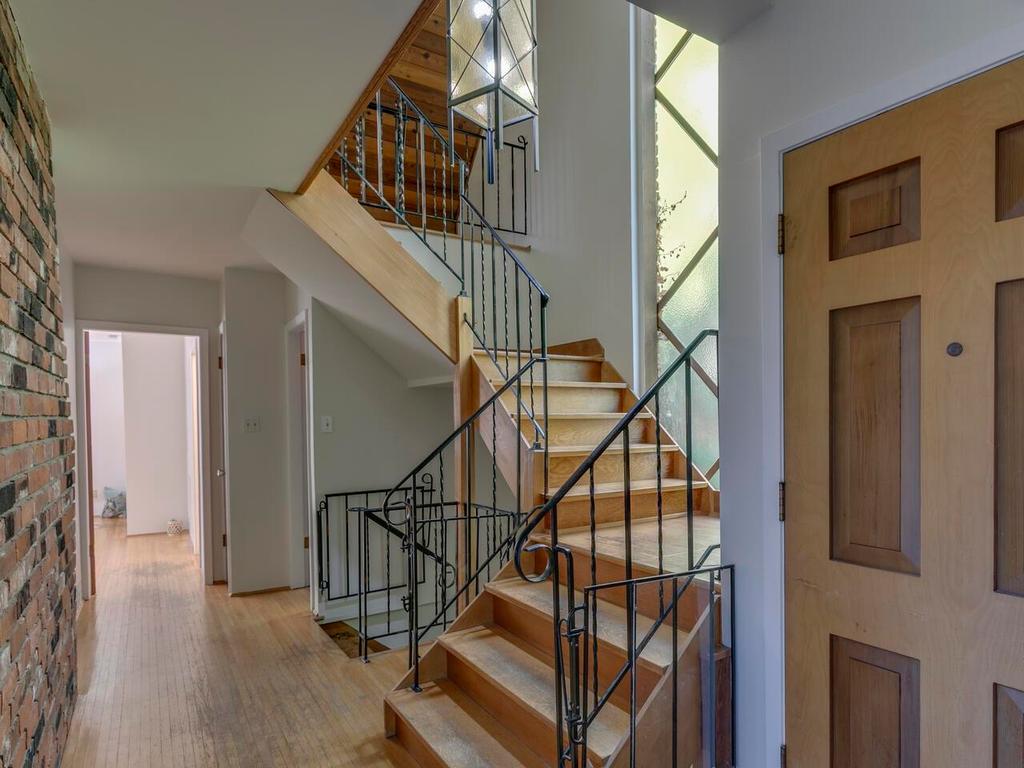 Listing Image for R3098356