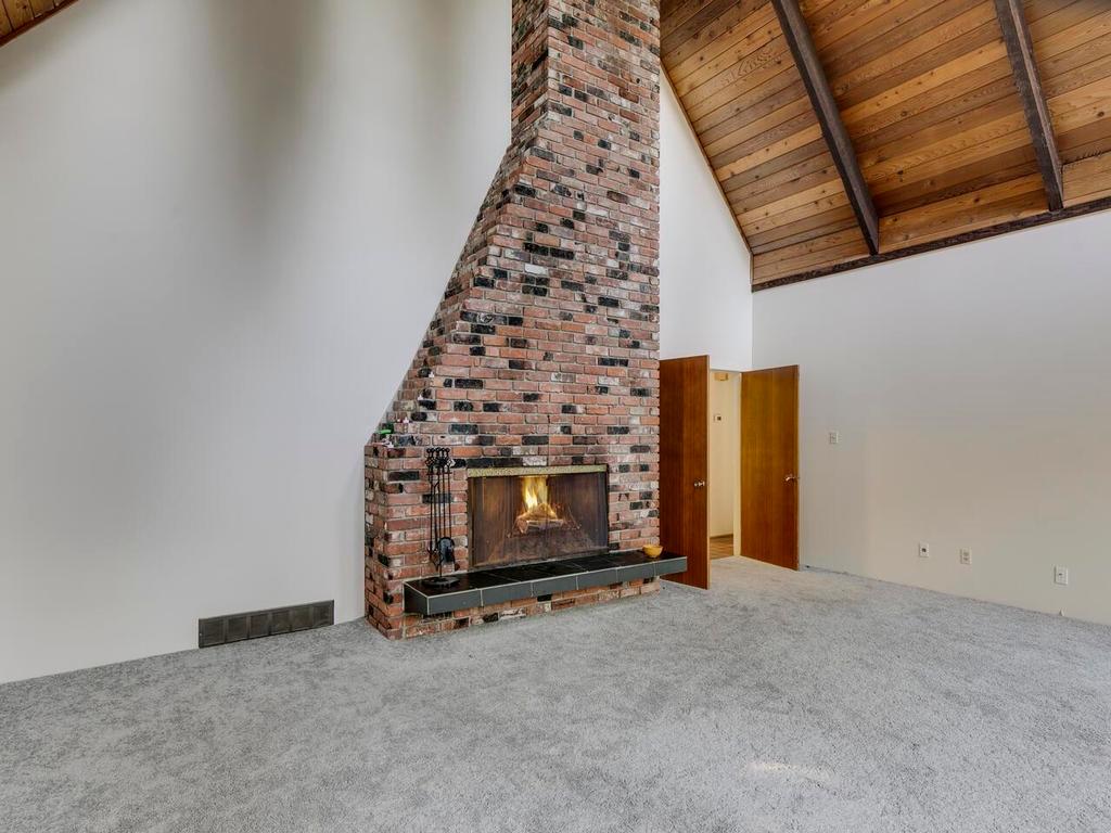 Listing Image for R3098356