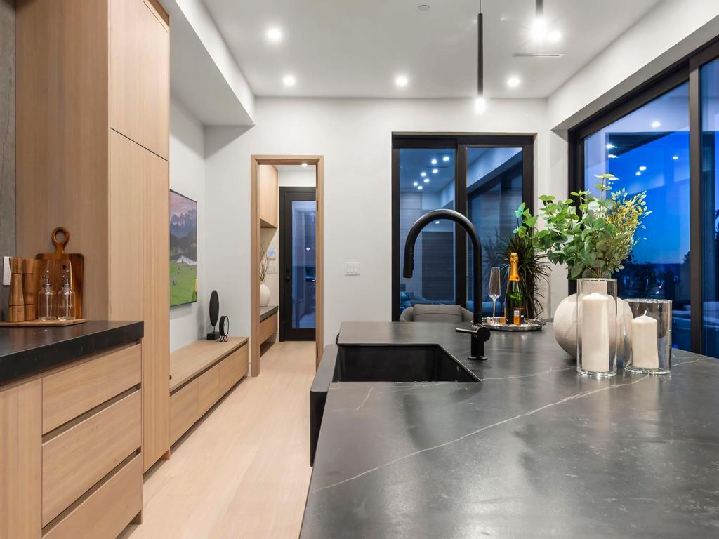 Listing Image for R3098417