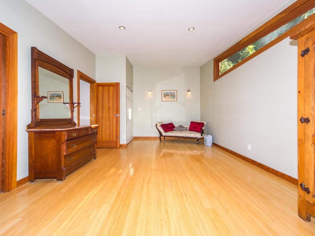 Listing Image for R3100000