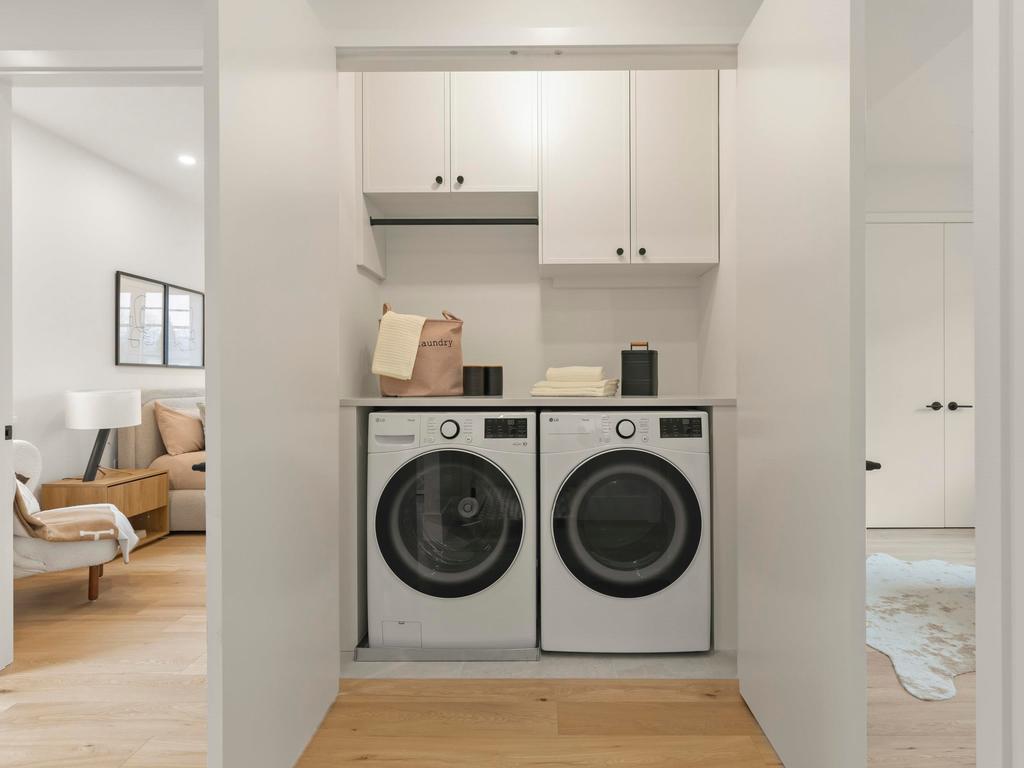 Listing Image for R3100010