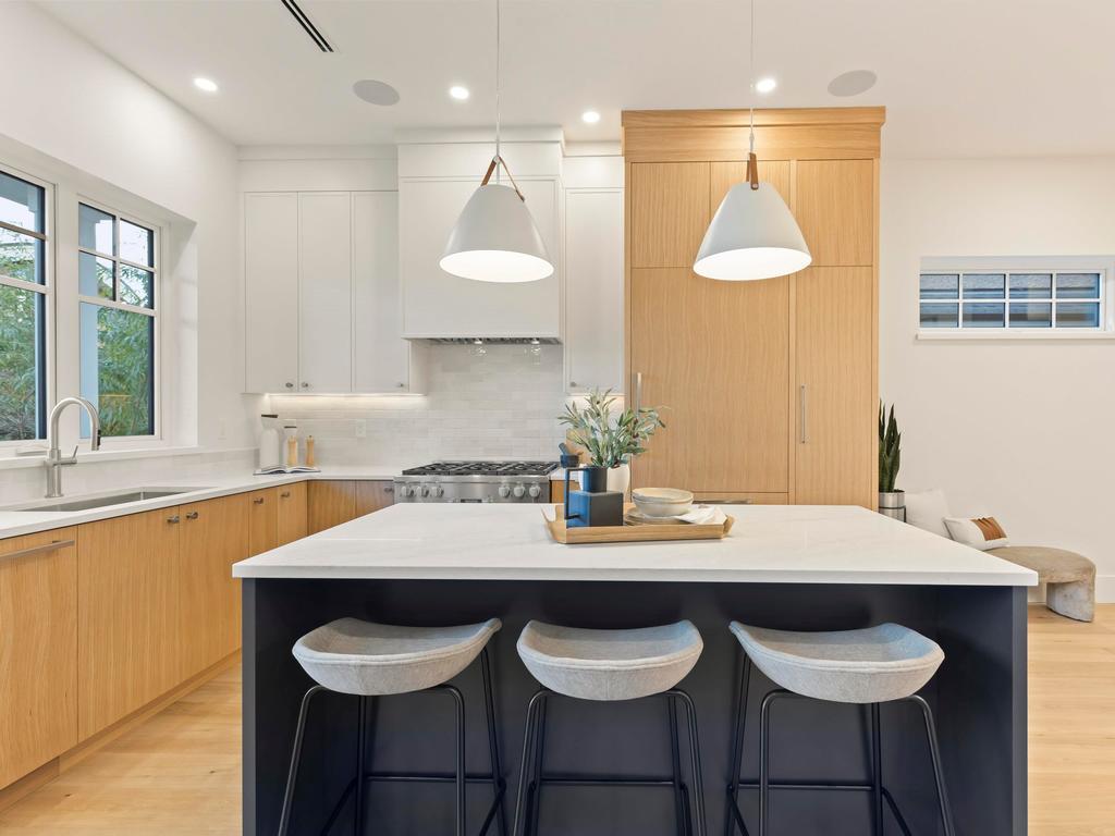 Listing Image for R3100010