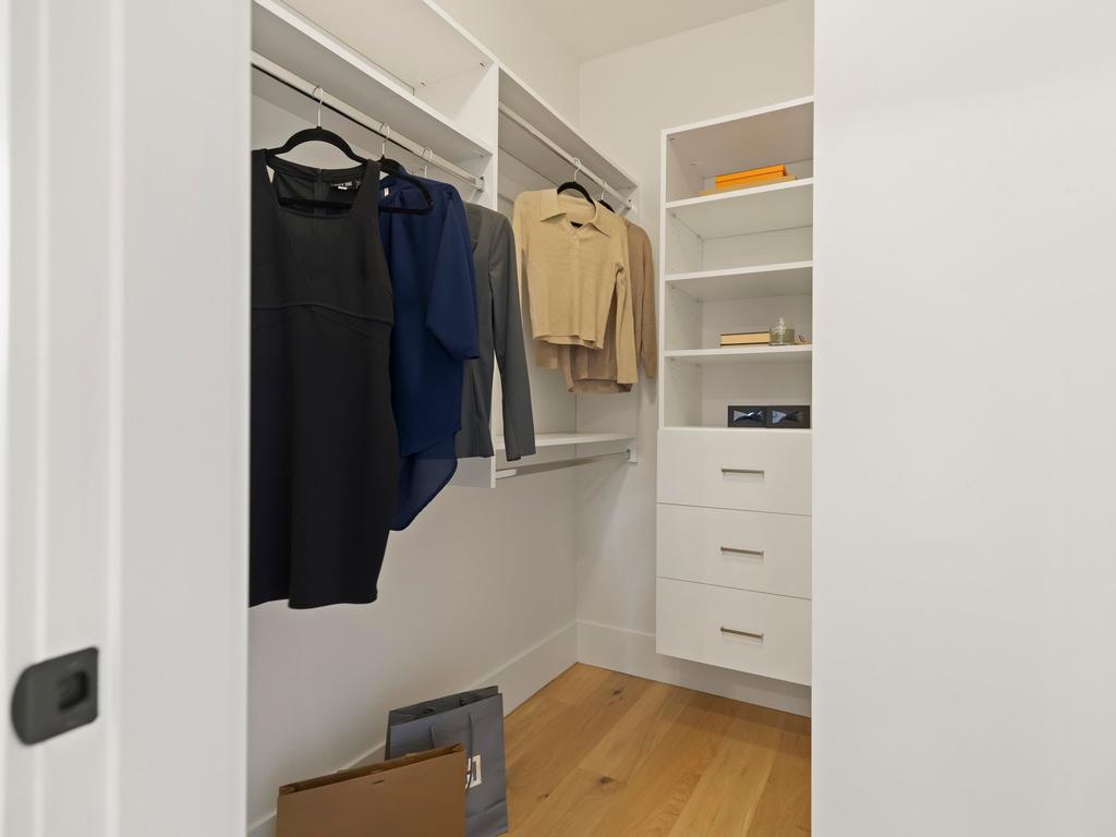 Listing Image for R3100010