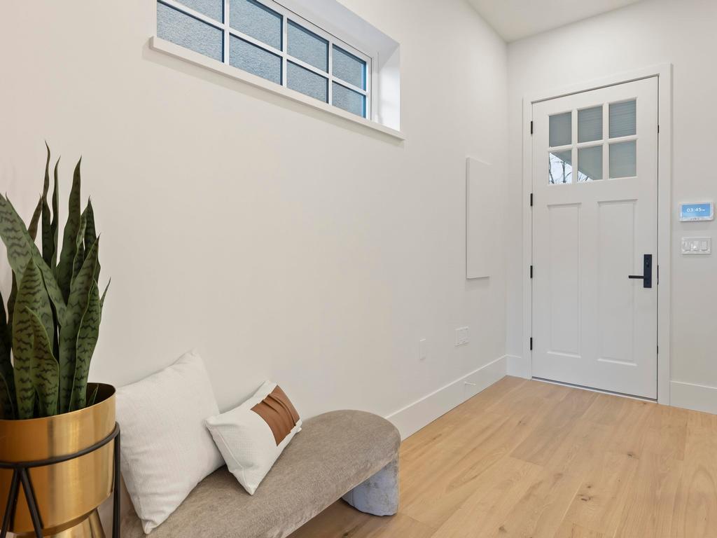 Listing Image for R3100010