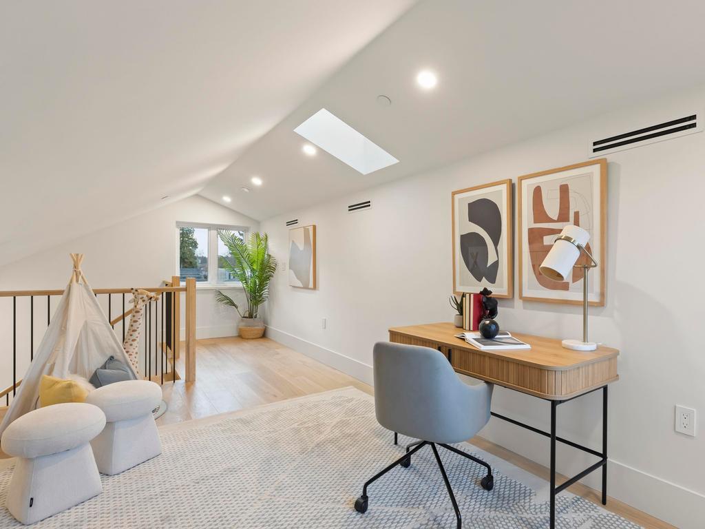 Listing Image for R3100010